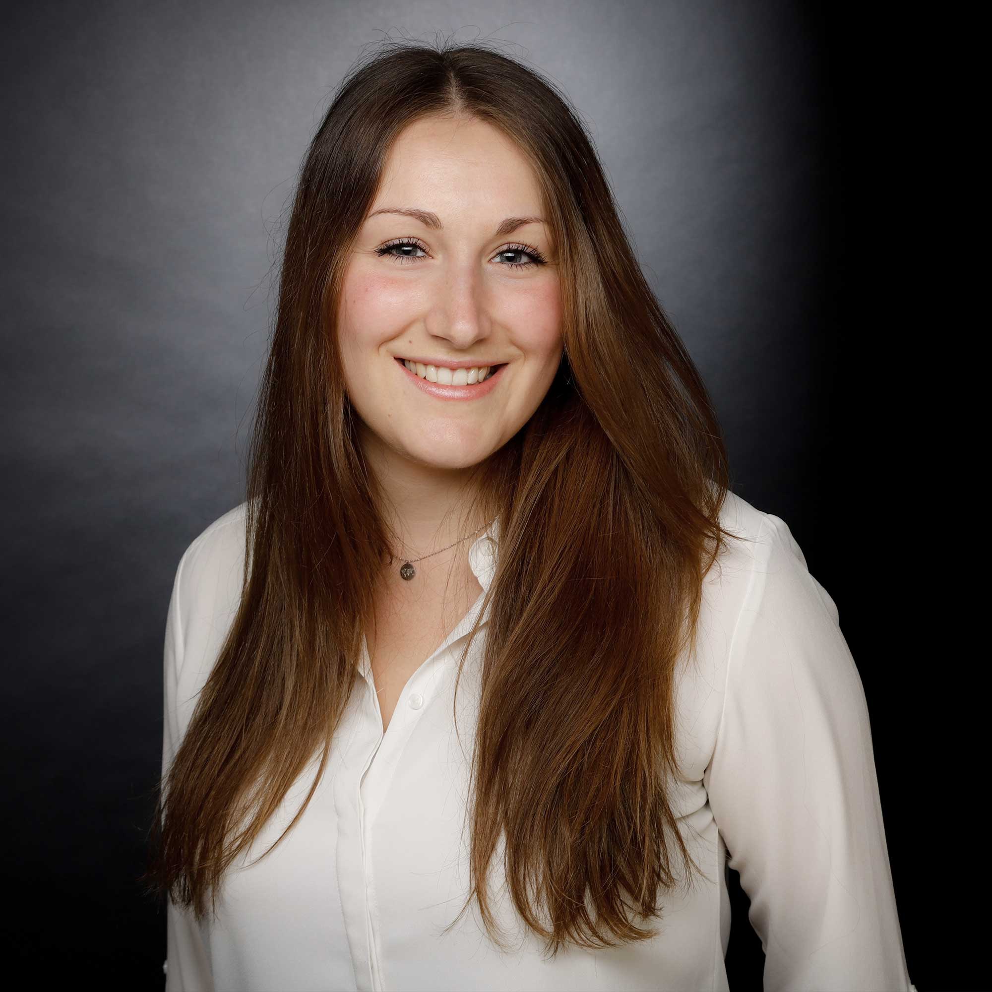 Angestellte im Office Club: Alicia Giesen Angestellte im Office Club: Alicia Giesen